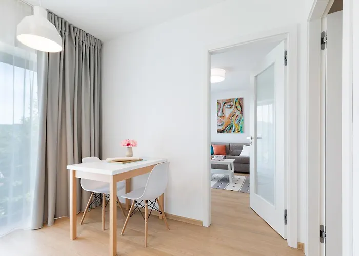 Rasl House דירה